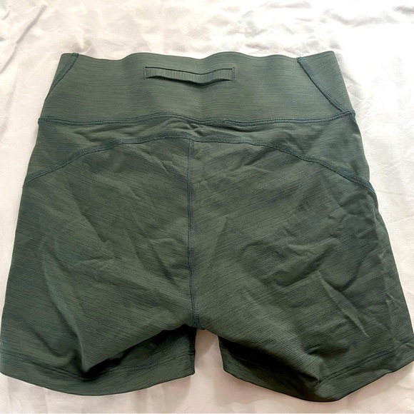 Outdoor Voices Warmup Shorts 5” Inseam - Picture 2 of 2